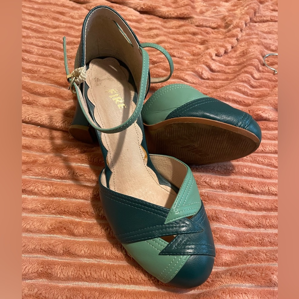 Miss L Fire Green Leather 30s Art Deco Pump size 38